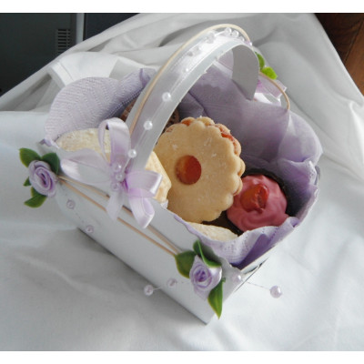 Košík na koláčky- lila růžičky