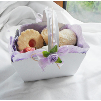 Košík na koláčky- lila růžičky