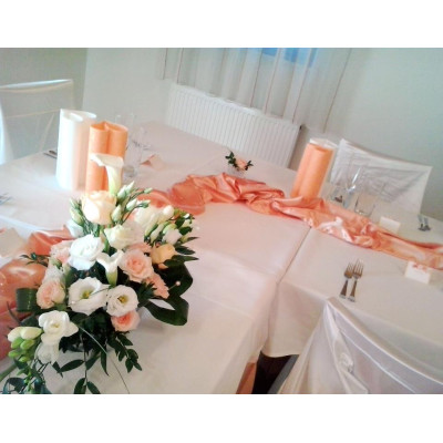 svatební kytice- meruňkové tóny