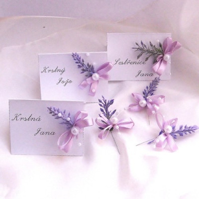 Svatební jmenovka s umělou levandulí