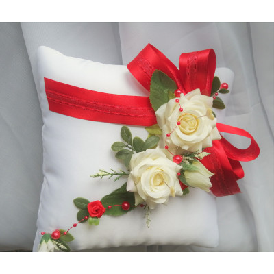 polštářek na prstýnky " červená stuha a růžičky"