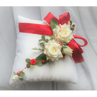 polštářek na prstýnky " červená stuha a růžičky"