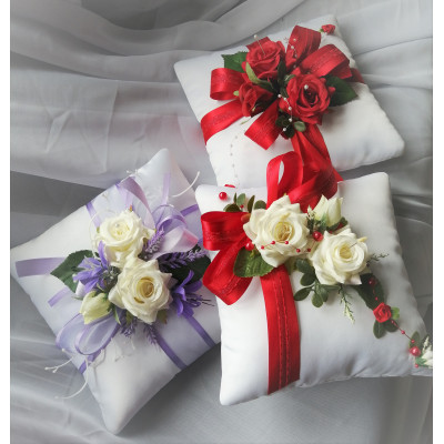 polštářek na prstýnky " červená stuha a růžičky"