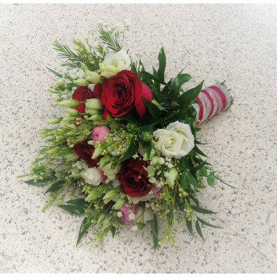 Svatební kytice střapatá