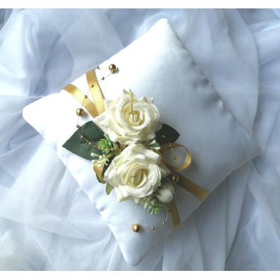 Polštářek na prstýnky- ivory a zlatá s růžičkami