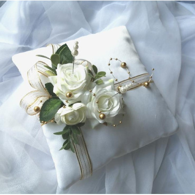 Polštářek na prstýnky- bílá a zlatá s růžičkami