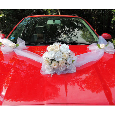 svatební auto - "Bílé a ivory růže s šerpou