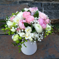 Svatební kytice- pivoňky a frézie