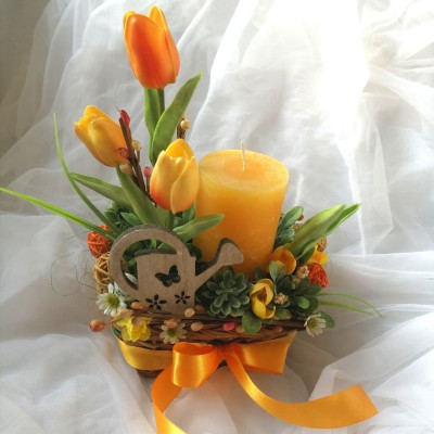 Jarní svícen s tulipány