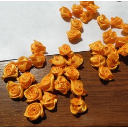 růžičky látkové žlutooranžové 12-15mm (10ks)