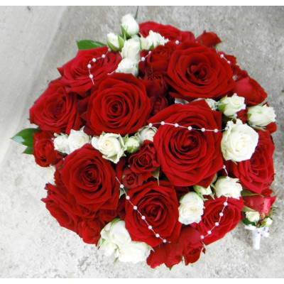 svatební kytice- růže a růžičky