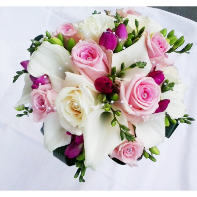 svatební kytice- romantická malinová