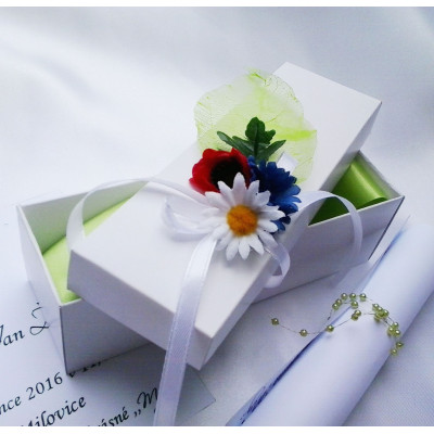 Svatební oznámení v krabičce luční